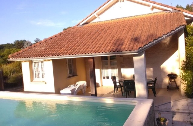 Gîte3,piscine Chauffée,en Pleine Campagne,à 60 km D'angoulême, Bordeaux,cognac
