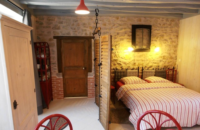Gîtes, Maisonette, guest room, bikes welcome, DECIZE