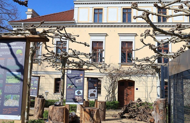 Görlitz Nature Conservation Zoo, Panda Cave vacation apartment - Zoo vacation:
