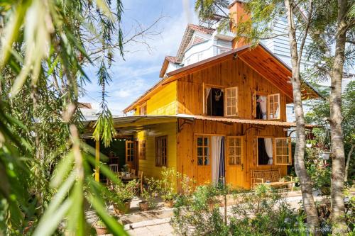 Gỗ Thông Lâm Viên Villa Đà Lạt
