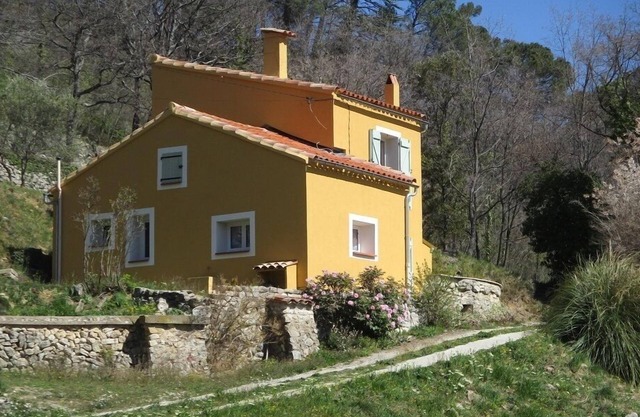 G3098 - Montferrat - Gîte