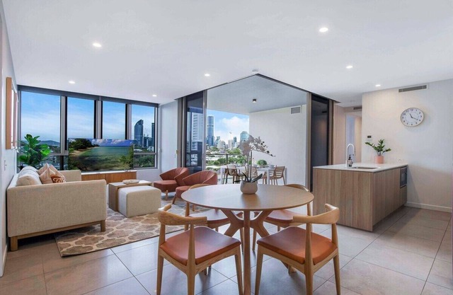 Gabba Oasis - Luxury 3BR Apt & Pool