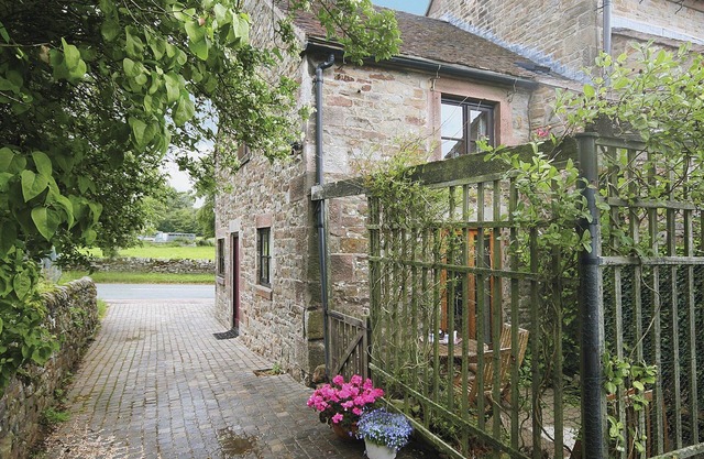 Gable Cottage - E3386