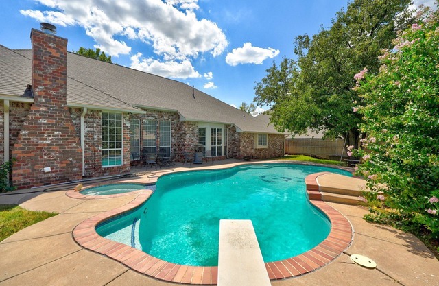 GAILLARDIA COUNTRY CLUB⛳THREE KING BEDS🛏️HEATED POOL🏊HOT TUB♨️POOL TABLE🎱