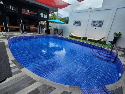 Gailles Luxury Villa Hotspring Resort in Pansol