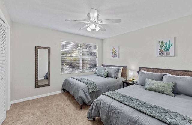 Gainesville Nook Room, Family-Friendly Townhouse with Reading Book + Bike