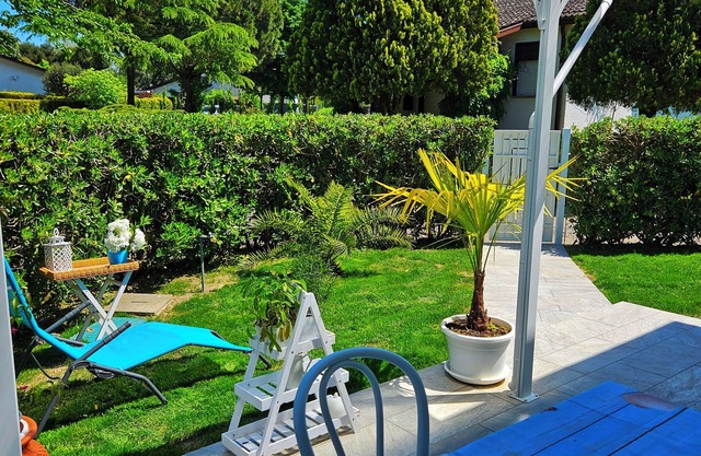 Galactic Sea: delightful cottage surrounded by greenery just minutes from the beach