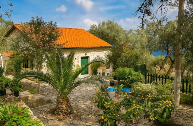 Galaxy Cottage | Stone House in Quiet Setting