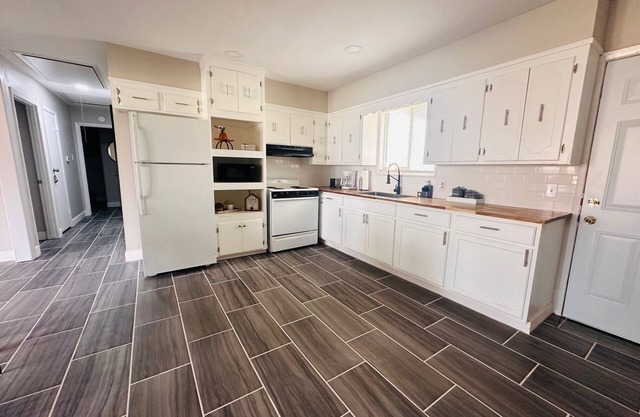 Galaxy Voyage-4Bedroom/1Bath