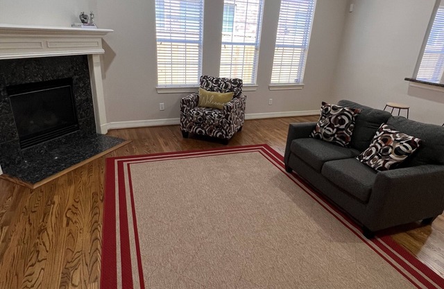 Galleria master house w/jetted tub 2 mins to mall