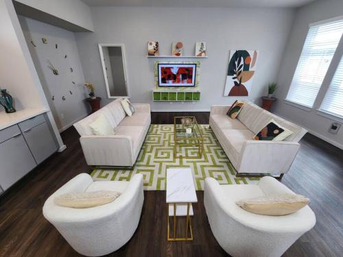 Galleria Premium 3 Story Home Sleeps 8