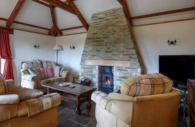 GALOWRAS COTTAGE, pet friendly, with open fire in Mevagissey