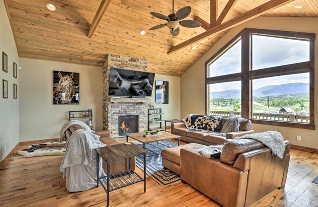 Game Room and Hot Tub Luxe Grand Lake Retreat!