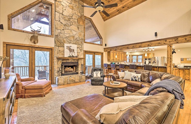 Game Room & Fire Pit: Spacious Elk Park Lodge!