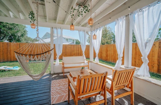 Game Room & Yard Cozy, Family-Friendly Stay