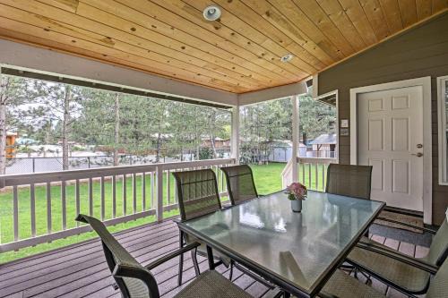 Game Room, Yard, Deck and Fireplace Lakeside Home