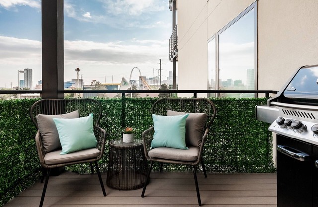 Gameday Oasis | Private Balcony | Jefferson Park | Tesoro