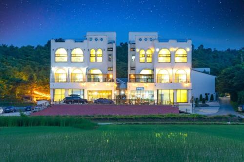 Gangneung Atirance Pool Villa & Spa Pension
