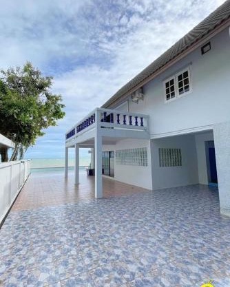 Gao Bee One Beach Club
