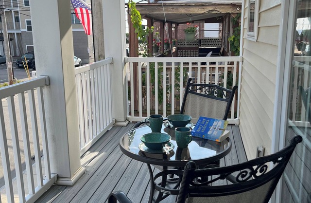 Garage, Steps to Ocean Blvd. 2BR-3 Beds-2Bath Condo, Parking for 2, Balcony