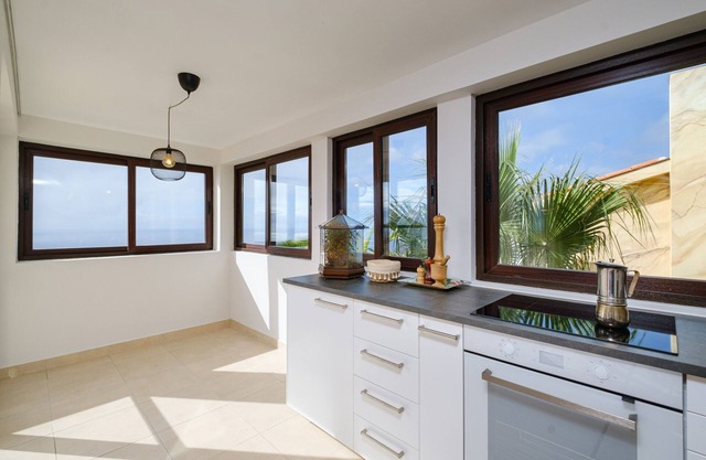 Garajau House - Sunrise to Sunset Ocean View House + Free Premier League