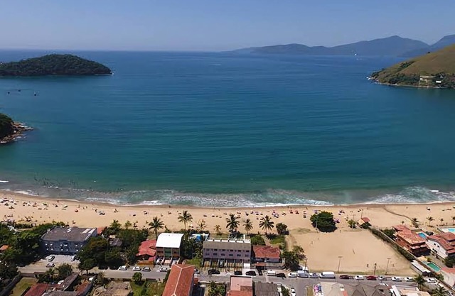 Garatucaia House with pool a few meters from the beach
