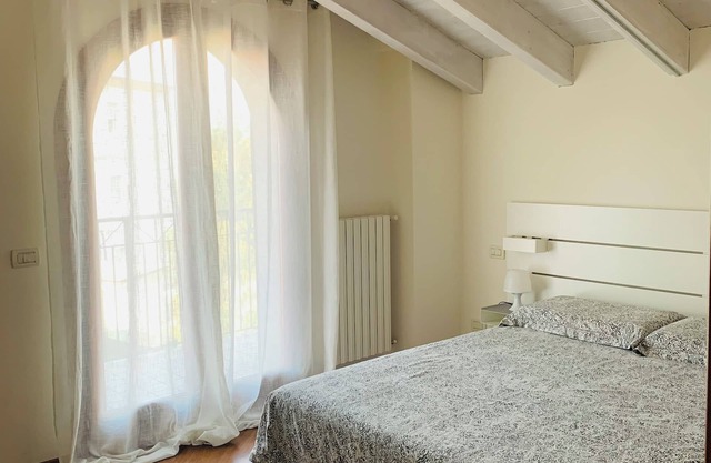 Garda Girasole quiet three-room apartment near the lake with private parking