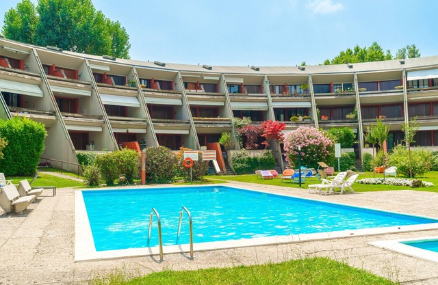 [Garda Lake Arena] + swimmingpool