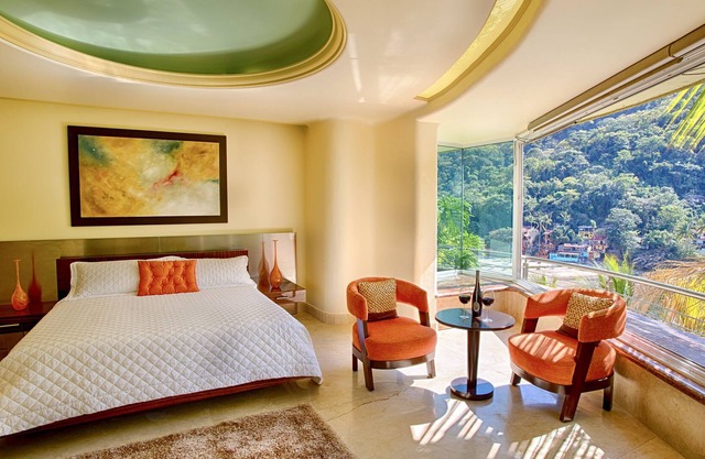 Garden and Ocean view suite