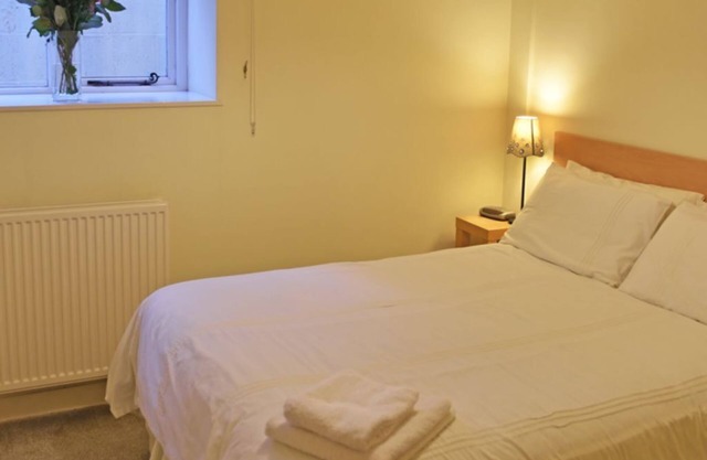 Garden apartment - basement apartment in Leafy Knutsford