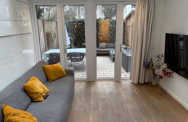 Garden apartment near Vondelpark