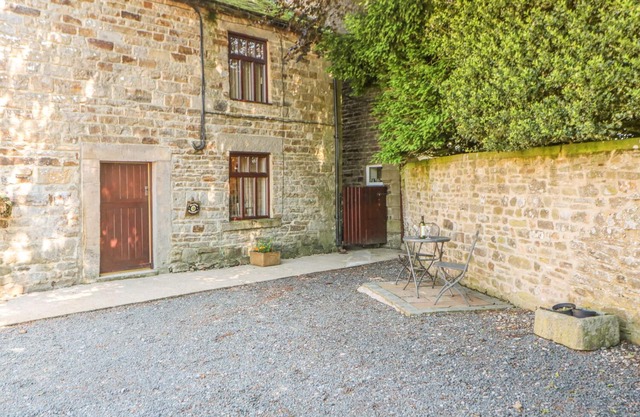 GARDEN COTTAGE, pet friendly, with a garden in Mickleton, Teesdale