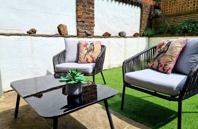 Garden flat in central Hove, close to the beach, shops, bars and restaurants