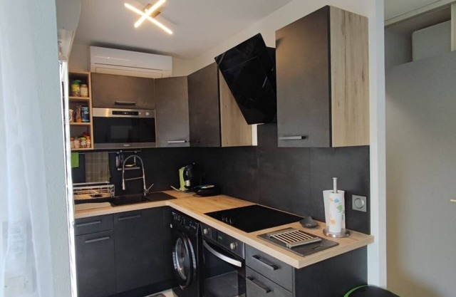 Garden-floor studio with air-conditioning.