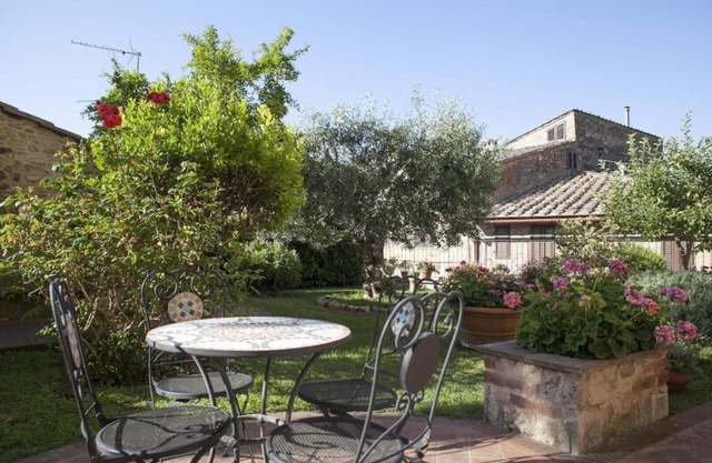 GARDEN HOUSE
