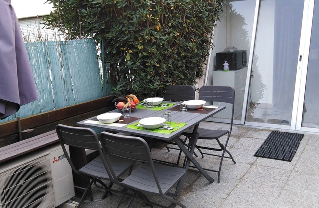 Garden level, 31 m2, air-conditioned, terrace 15 m2, private PK