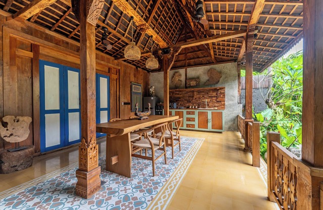 Garden Oasis Wooden 2BR Villa in Batu Belig