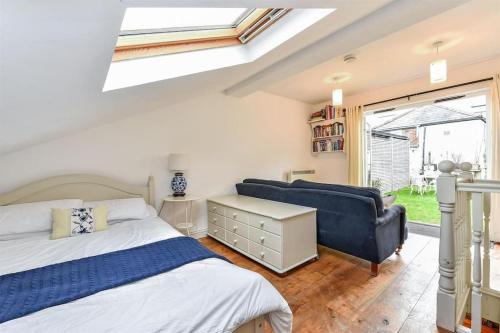 Garden room, central Winchester