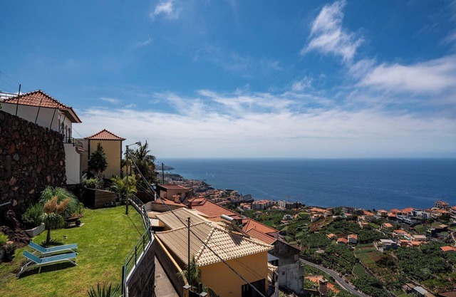 Garden, sea view and barbecue, Casa das Maravilhas