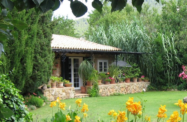 Garden studio in lovely groundsnGnGarden Studio in magical settingnnnnn
