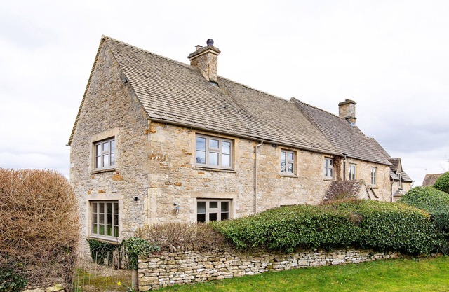 GARDENERS COTTAGE, pet friendly in Milton-Under-Wychwood
