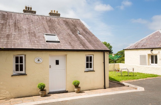 Gardeners Cottage - sleeps 4 guests in 1 bedroom