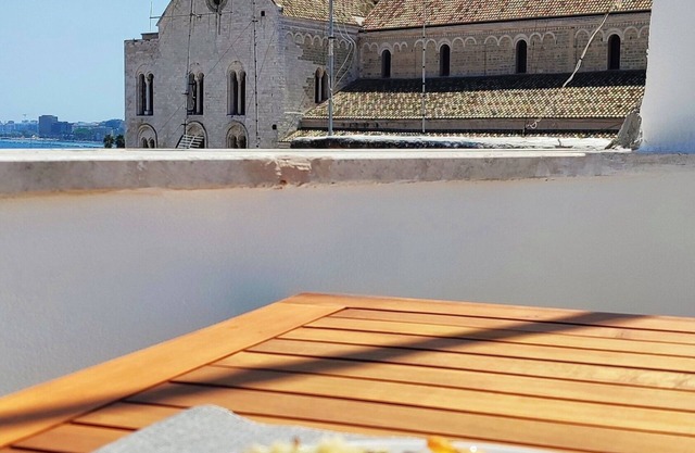 Garitta Twelve whole house with sea view terrace in the historic center