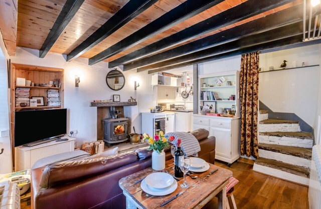 Garris Cottage - Two Bedroom House, Sleeps 3