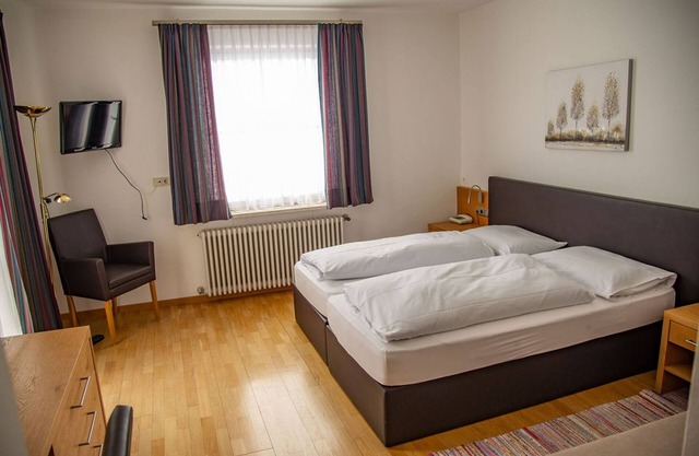 Gasthof Kirchsteiger 'Zimmer 2' with Lake View, Shared Terrace and Wi-Fi