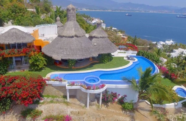 Gated Community Fully Staffed in Manzanillo