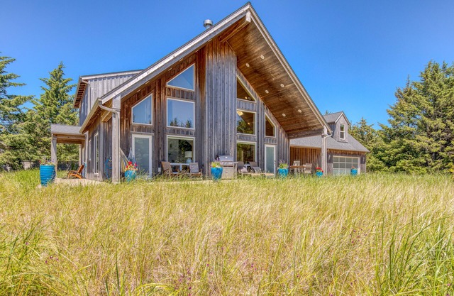 Gated Community. Ocean View. Hot Tub. Peerless game room. WiFi 600/35