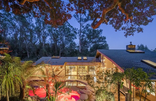 Gated & Fenced Santa Cruz Villa near the Redwoods & Pacific Ocean~