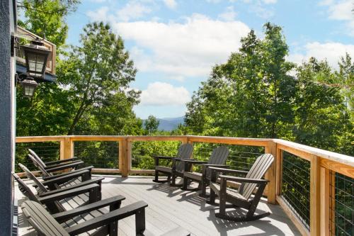 Gatlinburg's Getaway: View, Hot Tub, Theater, MORE
