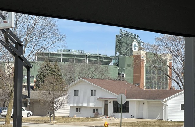 GB Packer 5 star home ⭐️⭐️⭐️⭐️⭐️ 1 block from Lambeau Field